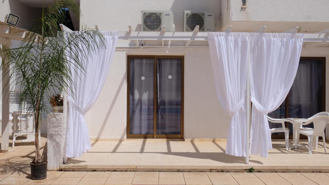 Amore Hotel Apts Paralimni Exterior photo